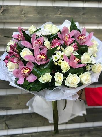 Букет цветов из: Розы и Хризантемы в Вихоревке