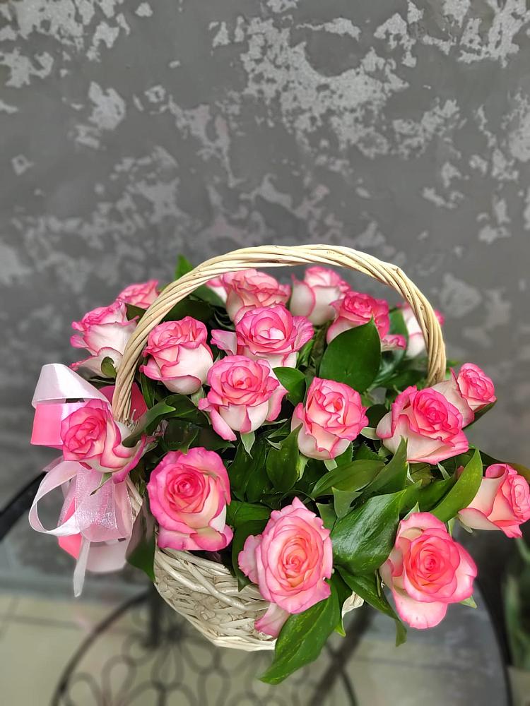 Цветочная композиция из Розы в корзине в Вихоревке