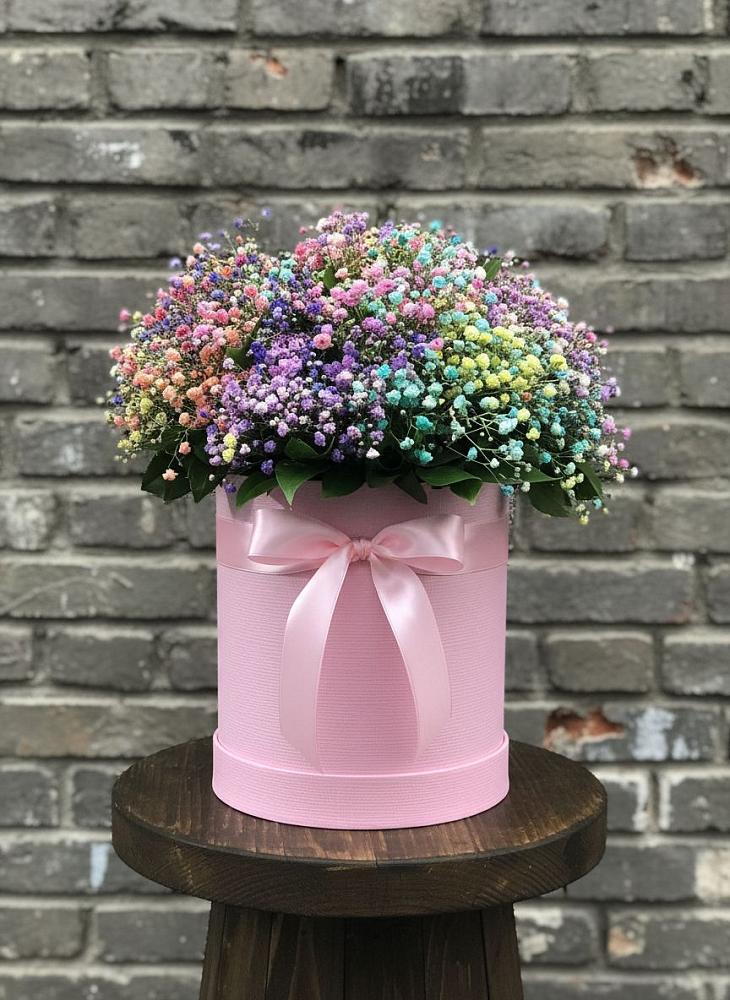 Цветочная композиция из Гипсофила и Розы в шляпной коробке в Вихоревке