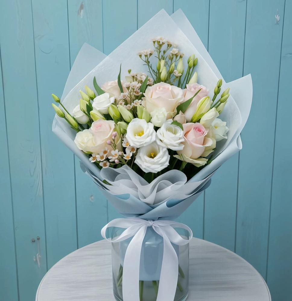 Букет цветов из: Розы и Лизиантусы в Вихоревке