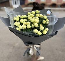 Букет Белые кустовые розы Солинеро в Вихоревке