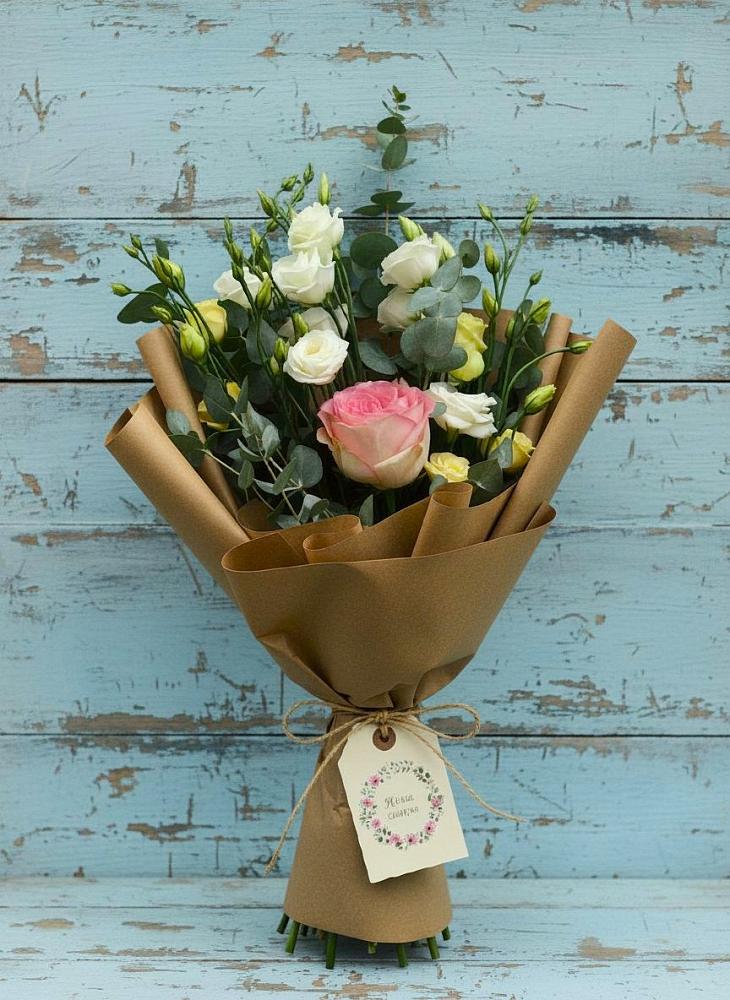 Букет цветов из: Розы и Лизиантусы в Вихоревке