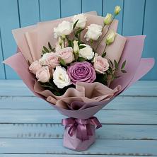 Букет цветов из:  Розы и Лизиантусы в Вихоревке