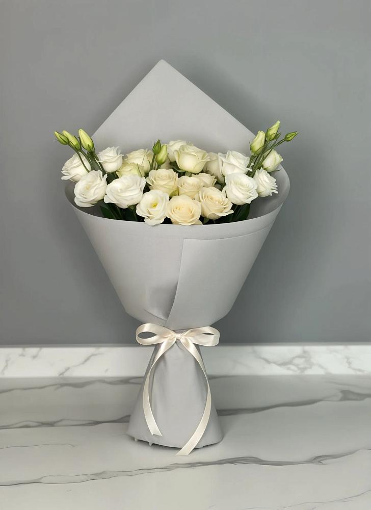 Букет цветов из: Розы и Лизиантусы в Вихоревке