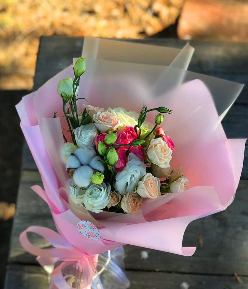 Букет цветов из: Розы и Лизиантусы в Вихоревке