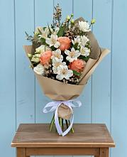 Букет цветов из:  Альстромерии, Лизиантусы, Розы и Хризантемы #REPLACE_PRED# Вихоревке