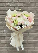 Букет цветов из:  Гвоздики, Розы, Лизиантусы и Хризантемы #REPLACE_PRED# Вихоревке