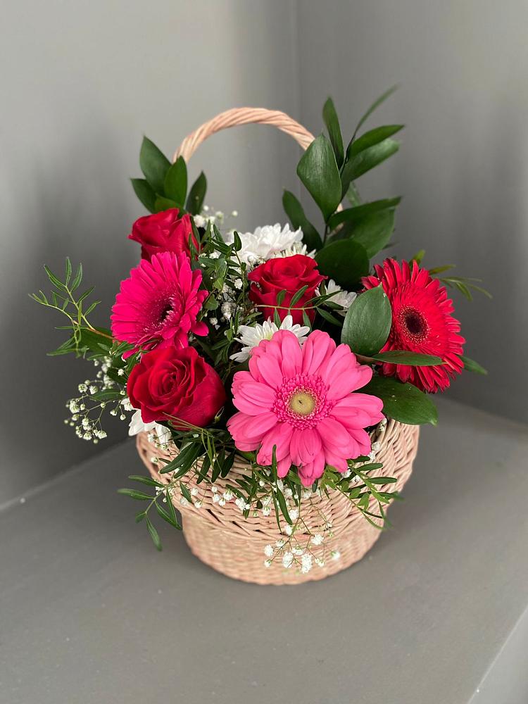 Цветочная композиция из Розы, Хризантемы и Герберы в корзине в Вихоревке