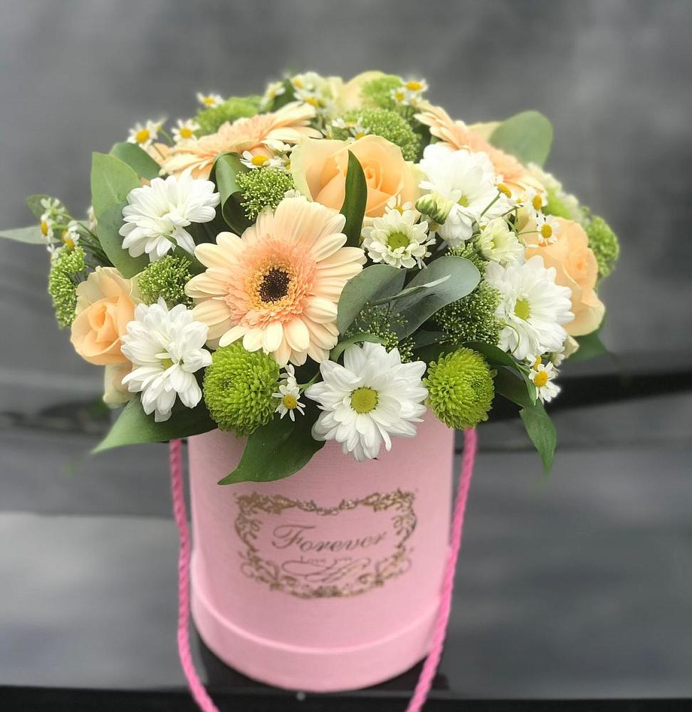 Цветочная композиция из Розы, Герберы и Хризантемы в шляпной коробке в Вихоревке