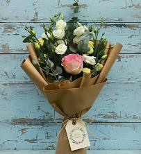 Букет цветов из:  Розы и Лизиантусы в Вихоревке
