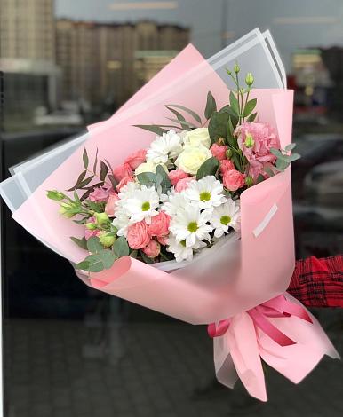 Букет цветов из: Розы, Лизиантусы и Хризантемы в Вихоревке