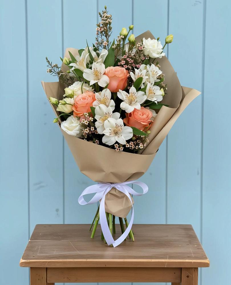 Букет цветов из: Альстромерии, Лизиантусы, Розы и Хризантемы в Вихоревке